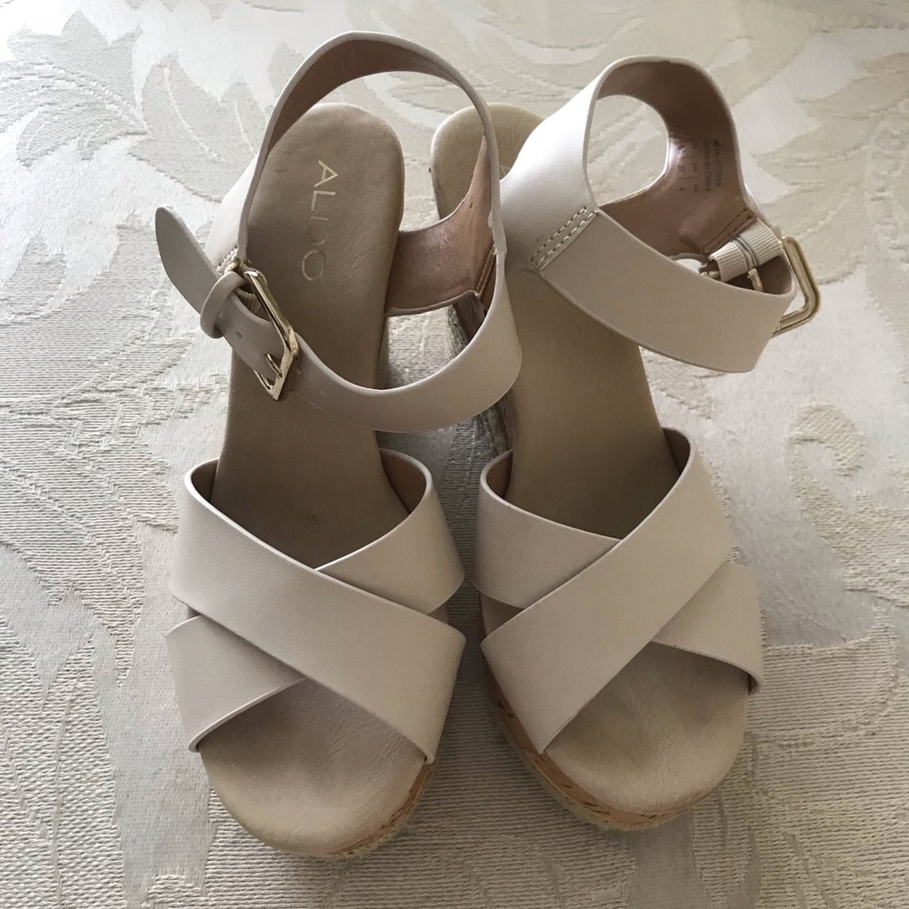NWOT Aldo Wedges